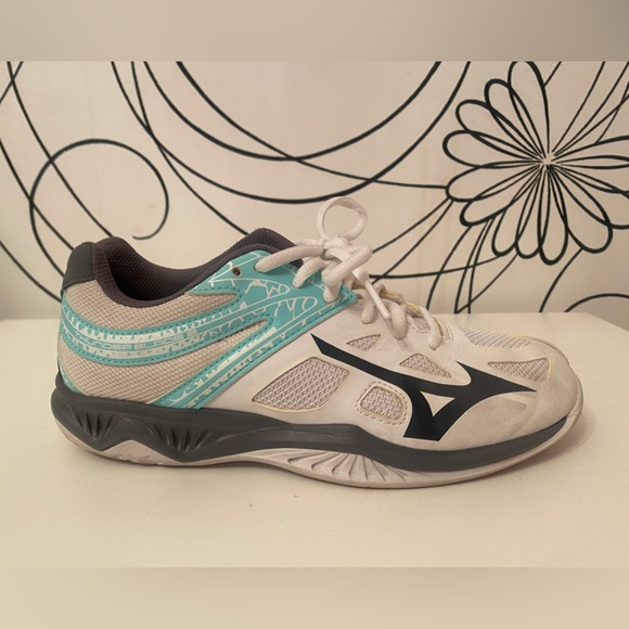 Mizuno volleyball shoes. Size US female 6.5. White/grey/blue - Picture 2 of 12